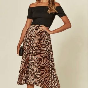AX PARIS Women's Two in One Bardot Pleated Midi Dress Leopard Print Off Shoulder